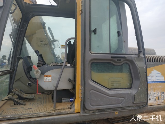 徐工 XE150D 挖掘机