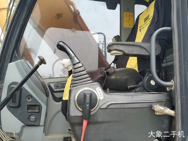 现代 R215-7 挖掘机