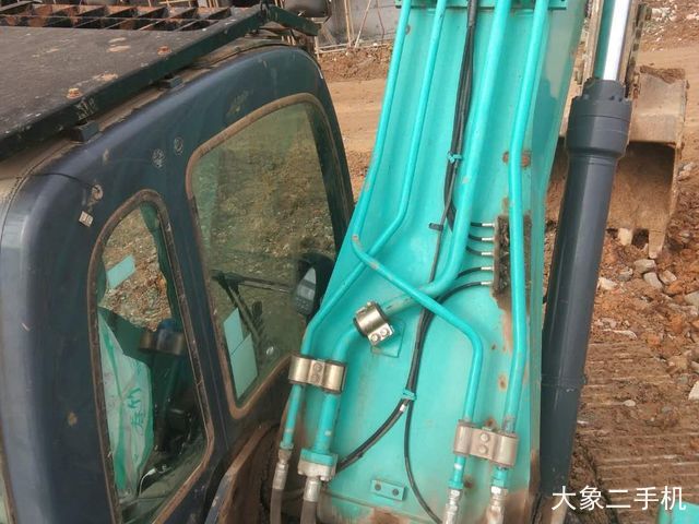 神钢 SK270D-8 挖掘机