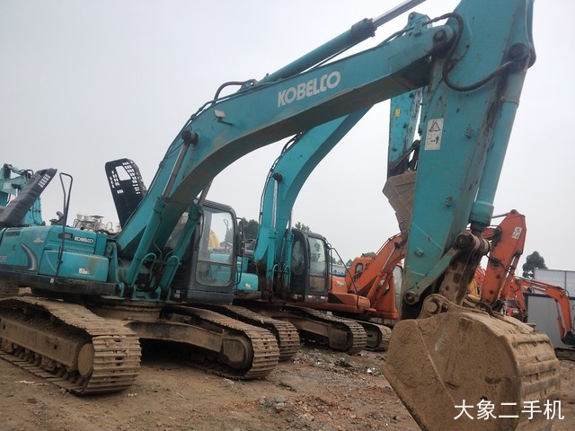 神钢 SK260LC-8 挖掘机