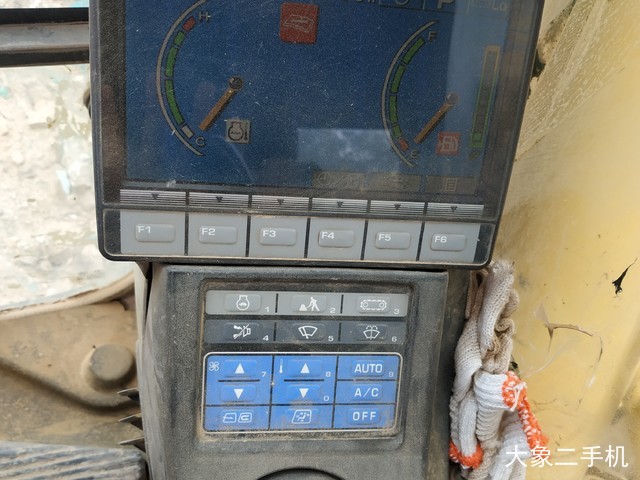 小松 PC220-8 挖掘机