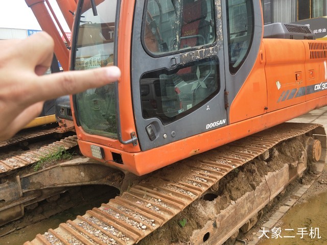 斗山 DX300LC 挖掘机