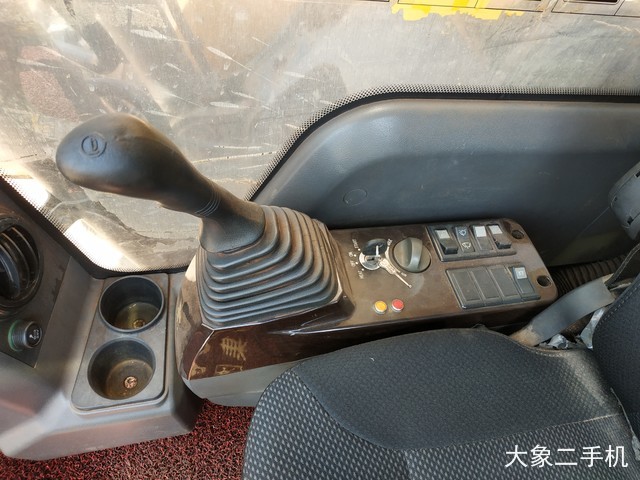 三一重工 SY215C 挖掘机