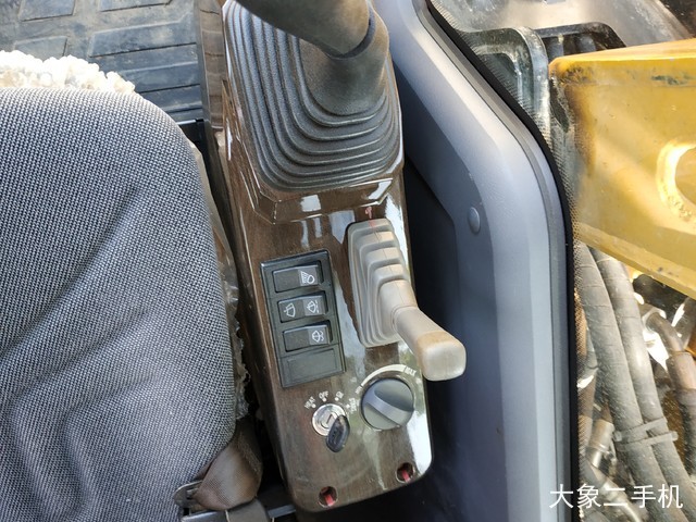 三一重工 SY75C-10 挖掘机