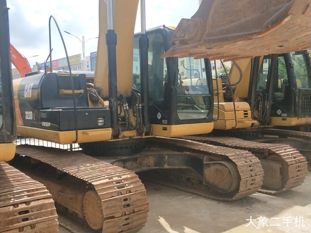 卡特彼勒 323DL 挖掘机