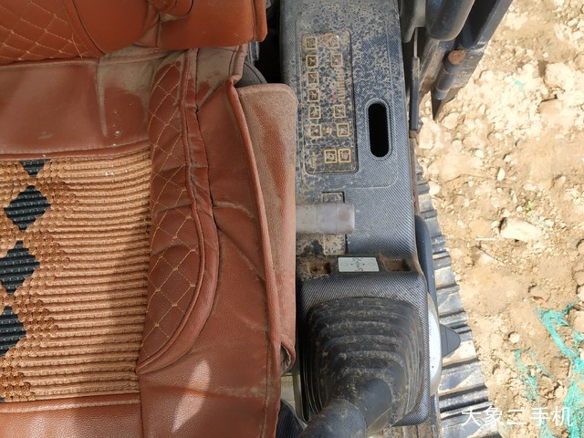 现代 R215-7 挖掘机