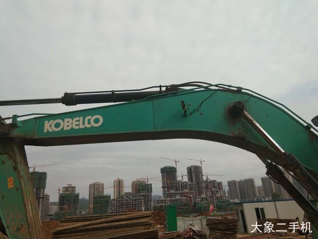 神钢 SK270D-8 挖掘机
