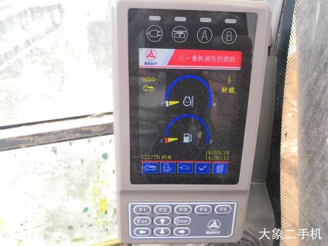 三一重工 SY215C 挖掘机