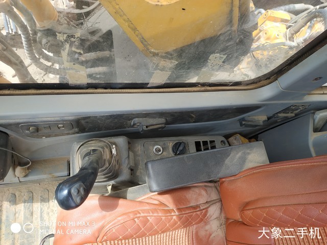 现代 R215-7 挖掘机