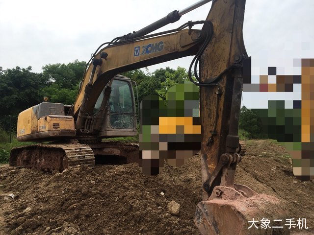 徐工 XE150D 挖掘机