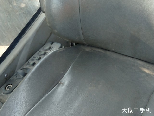 徐工 XE260C 挖掘机