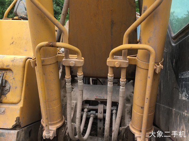 山东临工 LG6135E 挖掘机