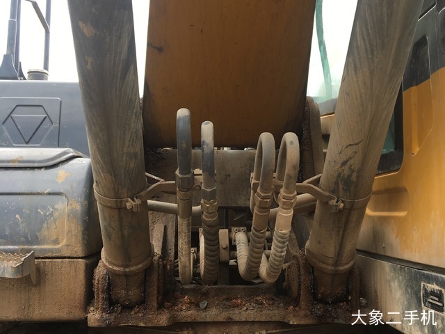 徐工 XE270DK 挖掘机