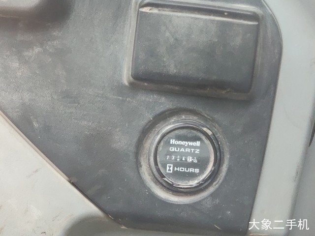 现代 R225LC-7 挖掘机