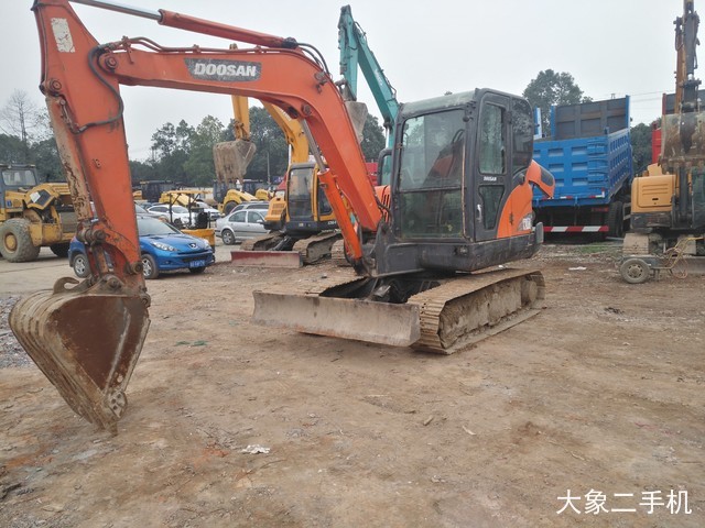 斗山 DX60 挖掘机