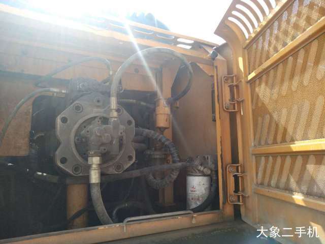 三一重工 SY235C-8 挖掘机