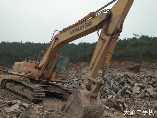 小松 PC240LC-8M0 挖掘机