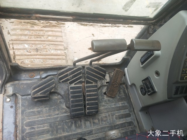 现代 R335LC-7 挖掘机