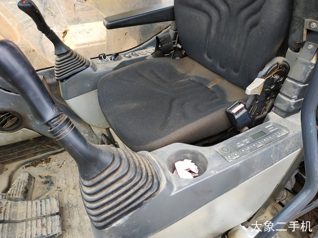 小松 PC240LC-8M0 挖掘机