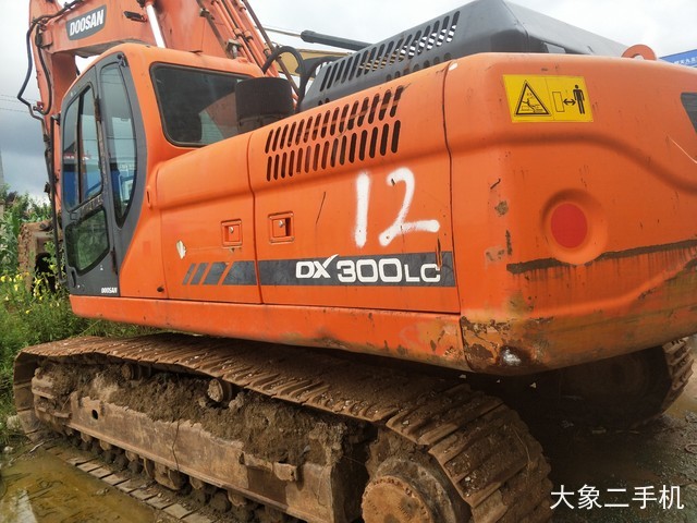 斗山 DX300LC 挖掘机