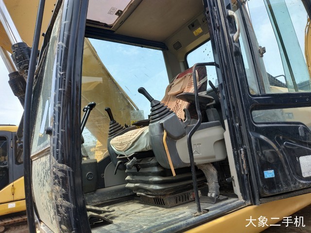 卡特彼勒 323DL 挖掘机