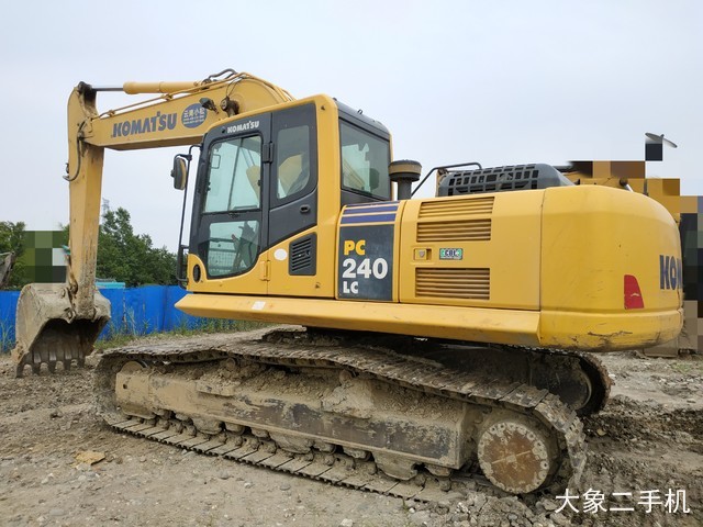 小松 PC240LC-8M0 挖掘机