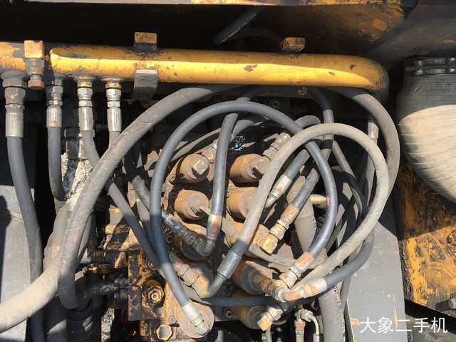 现代 R265LC-7 挖掘机