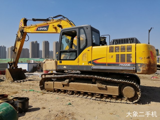 雷沃重工 FR220E 挖掘机