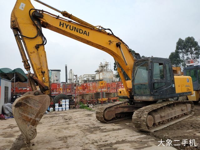 现代 R225LC-7 挖掘机