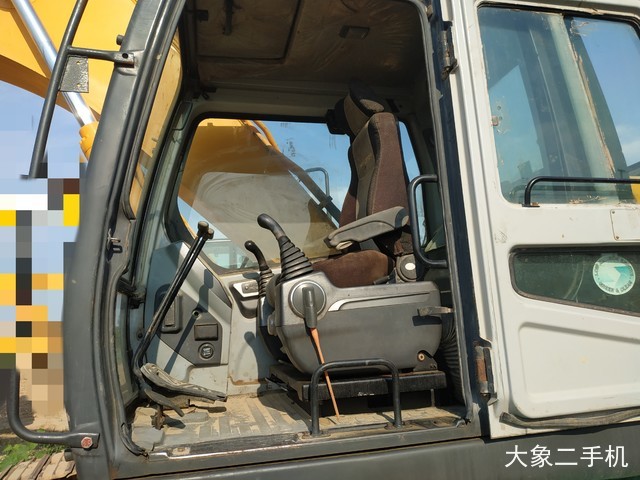 现代 R225LC-7 挖掘机