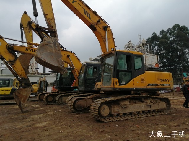 三一重工 SY215C-8 挖掘机