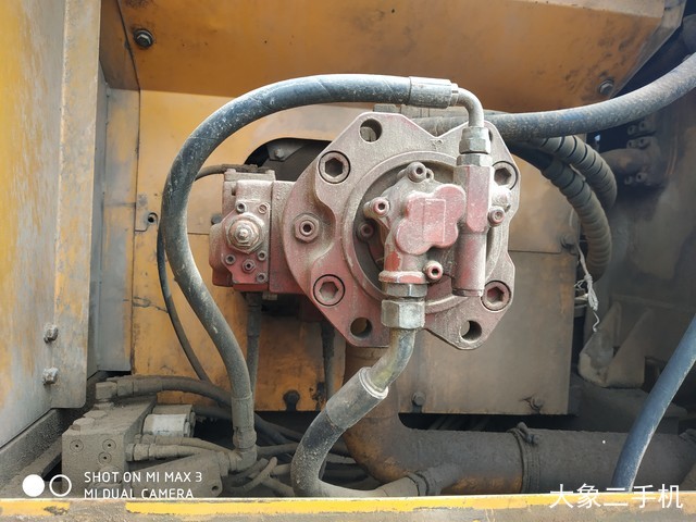 现代 R215-7 挖掘机