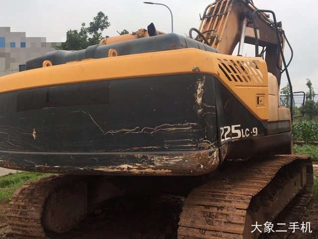现代 R225LC-9T 挖掘机