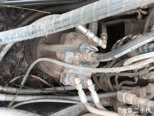 山东临工 LG6135E 挖掘机