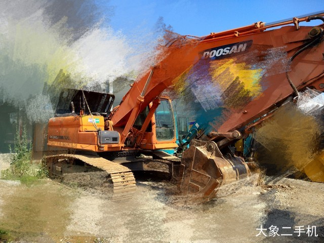 斗山 DX260LC 挖掘机