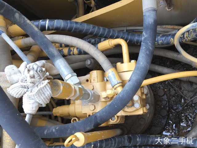 卡特彼勒 323DL 挖掘机