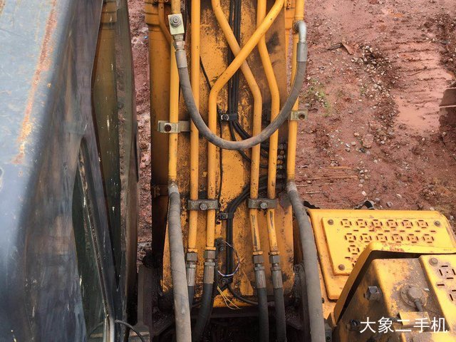 现代 R110-7 挖掘机