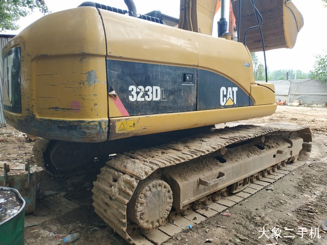 卡特彼勒 323DL 挖掘机