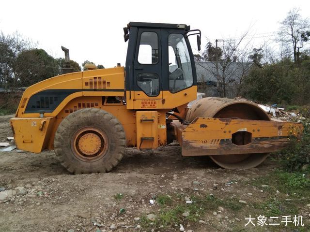 龙工 LG520B机械驱动 压路机