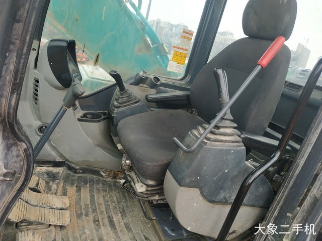 神钢 SK270D-8 挖掘机