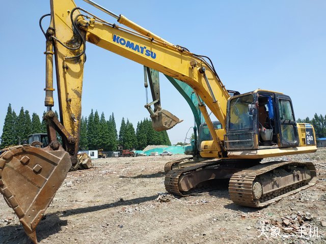 小松 PC210LC-8(800mm履带板) 挖掘机