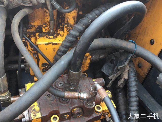 现代 R225LC-7 挖掘机