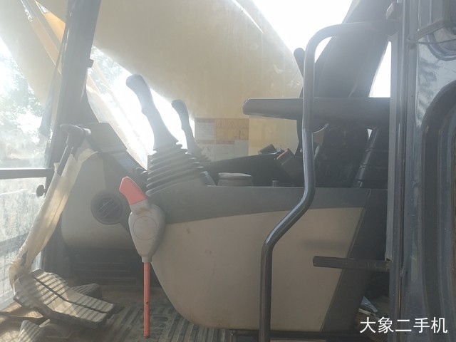 小松 PC200-8 挖掘机