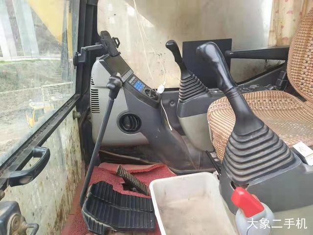 小松 PC240LC-8 挖掘机