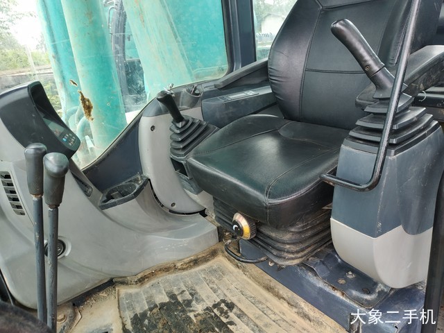 神钢 SK210LC-8 挖掘机