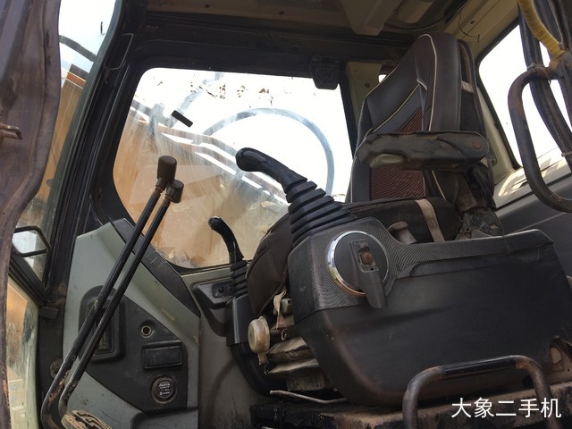 现代 R265LC-7 挖掘机