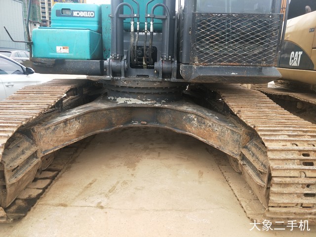 神钢 SK270D 挖掘机