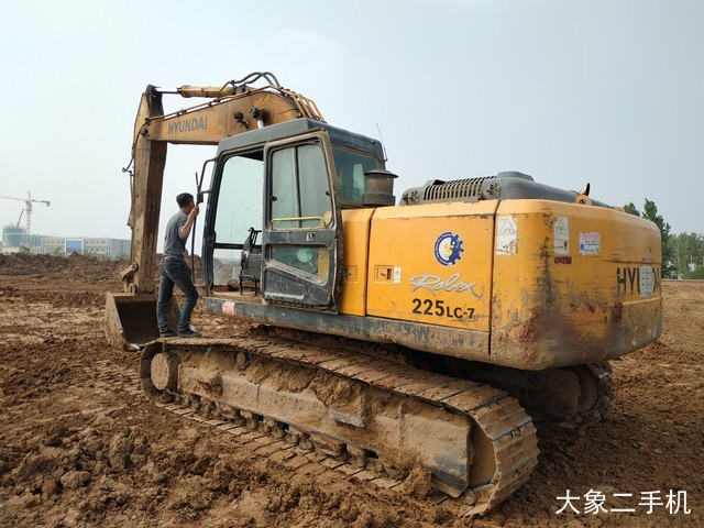 现代 R225LC-7 挖掘机