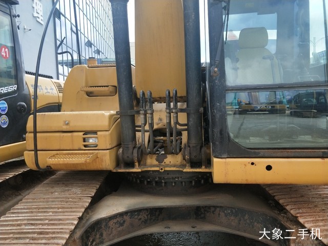 卡特彼勒 323DL 挖掘机