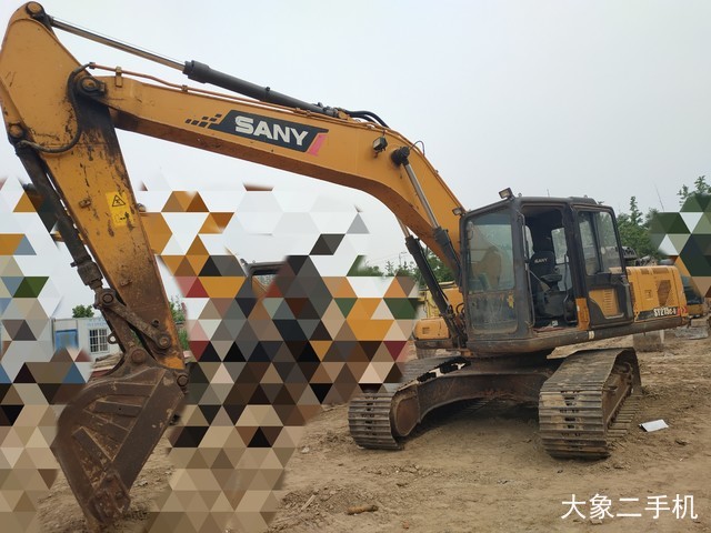 三一重工 SY215C 挖掘机